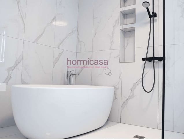 8 soverom Villa til salgs i Costa Teguise, Teguise med svømmebasseng garasje - € 2 200 000 (Ref: 9976690)