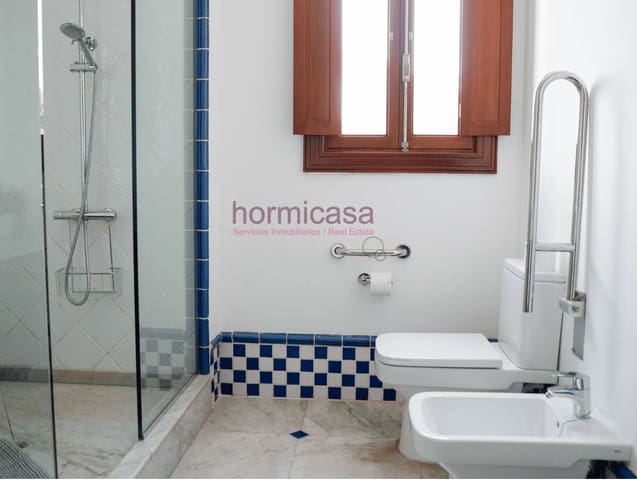 8 soverom Villa til salgs i Costa Teguise, Teguise med svømmebasseng garasje - € 2 200 000 (Ref: 9976690)
