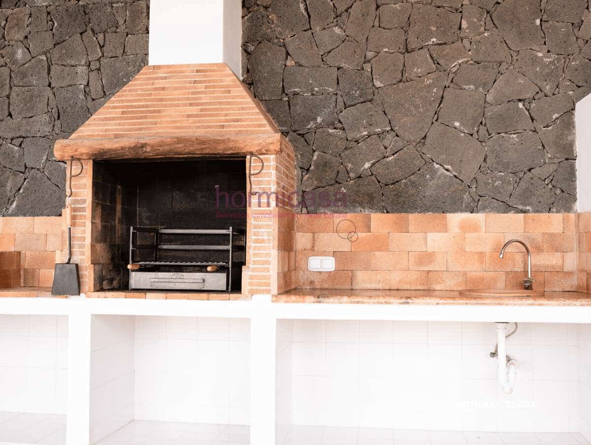 8 bedroom Villa for sale in Costa Teguise with pool garage - € 2,200,000 (Ref: 9976690)