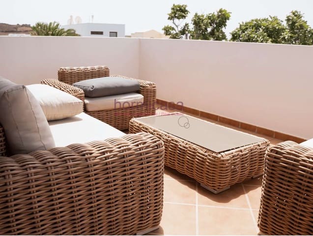 8 bedroom Villa for sale in Costa Teguise, Teguise with pool garage - € 2,200,000 (Ref: 9976690)