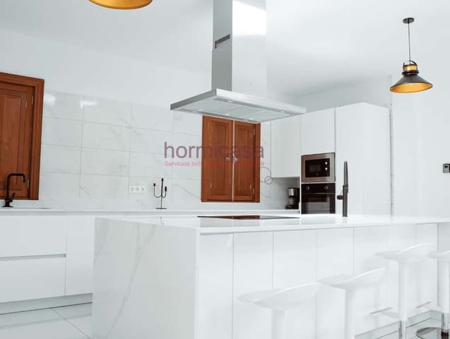 8 sovrum Villa till salu i Costa Teguise, Teguise med pool garage - 2 200 000 € (Ref: 9976690)