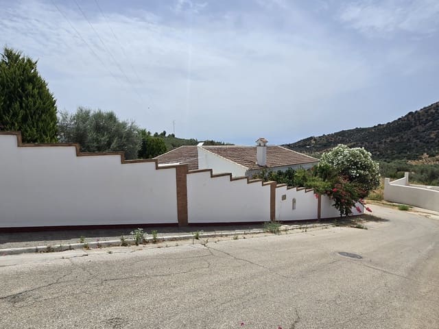 Chalet de 3 habitaciones en Periana en venta con piscina garaje - 299.950 € (Ref: 10004353)