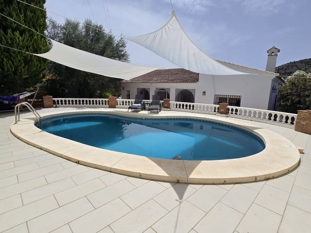 Chalet de 3 habitaciones en Periana en venta con piscina garaje - 299.950 € (Ref: 10004353)