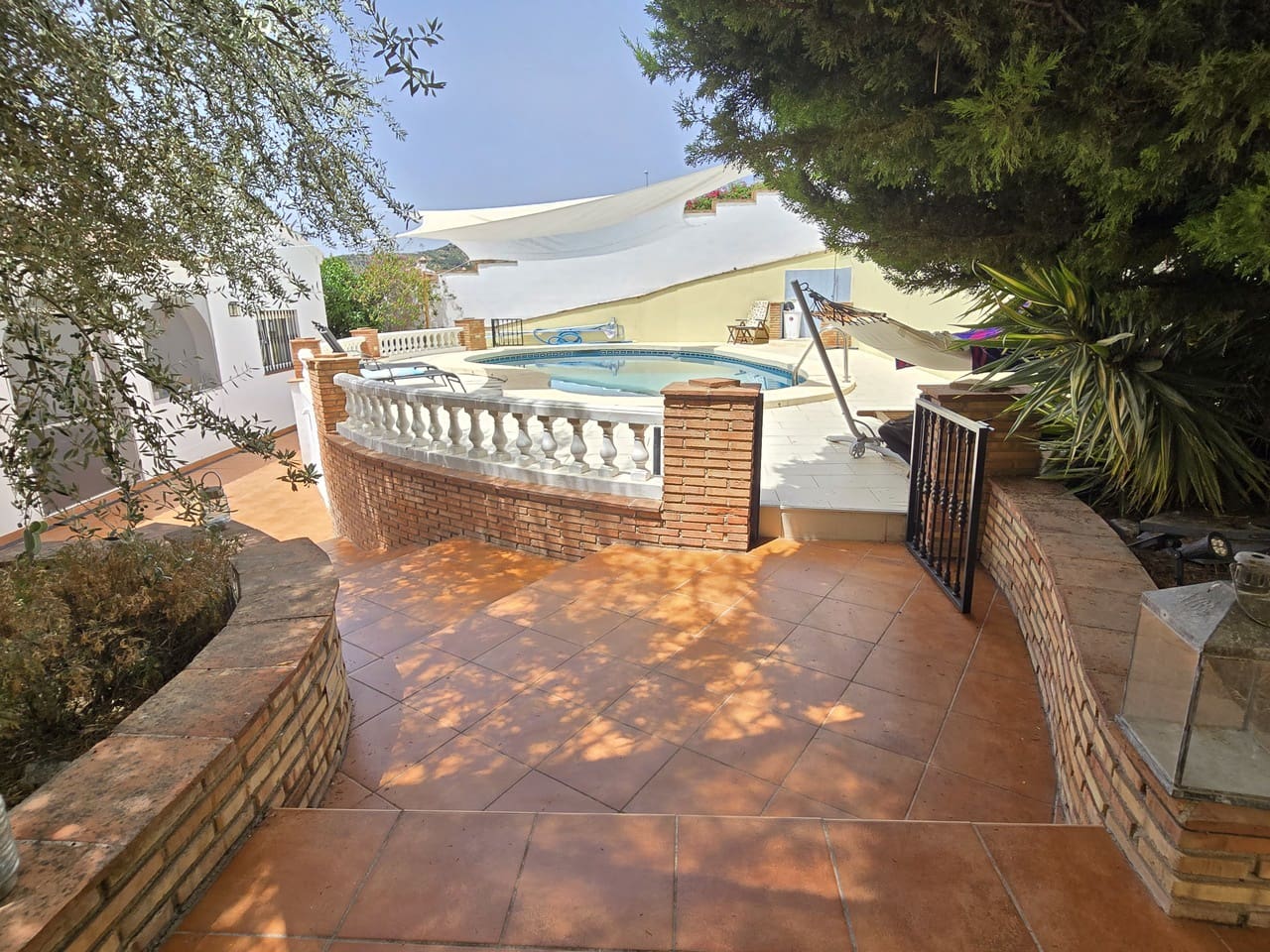 Chalet de 3 habitaciones en Periana en venta con piscina garaje - 299.950 € (Ref: 10004353)