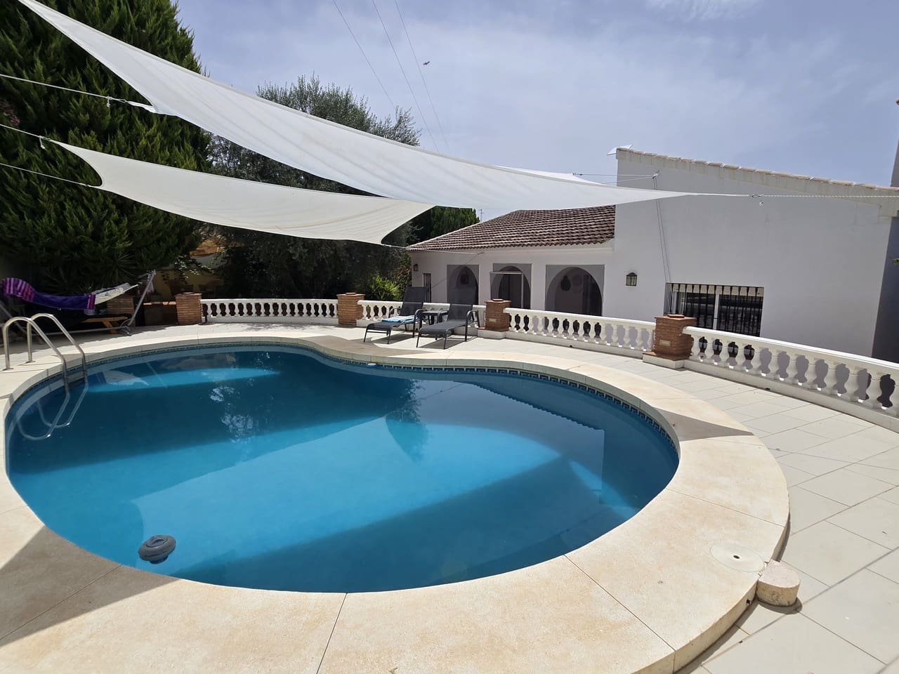 Chalet de 3 habitaciones en Periana en venta con piscina garaje - 299.950 € (Ref: 10004353)