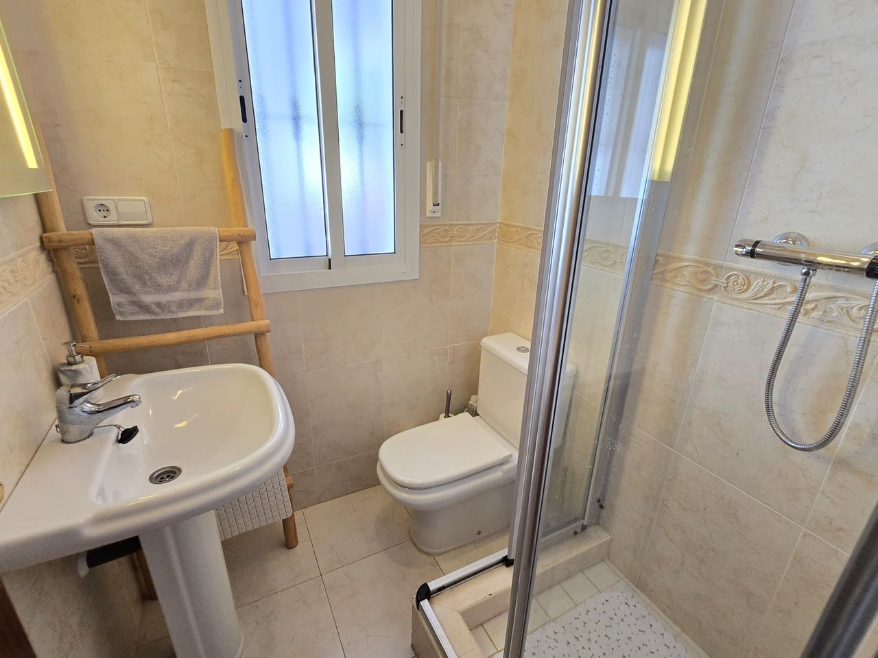Chalet de 3 habitaciones en Periana en venta con piscina garaje - 299.950 € (Ref: 10004353)