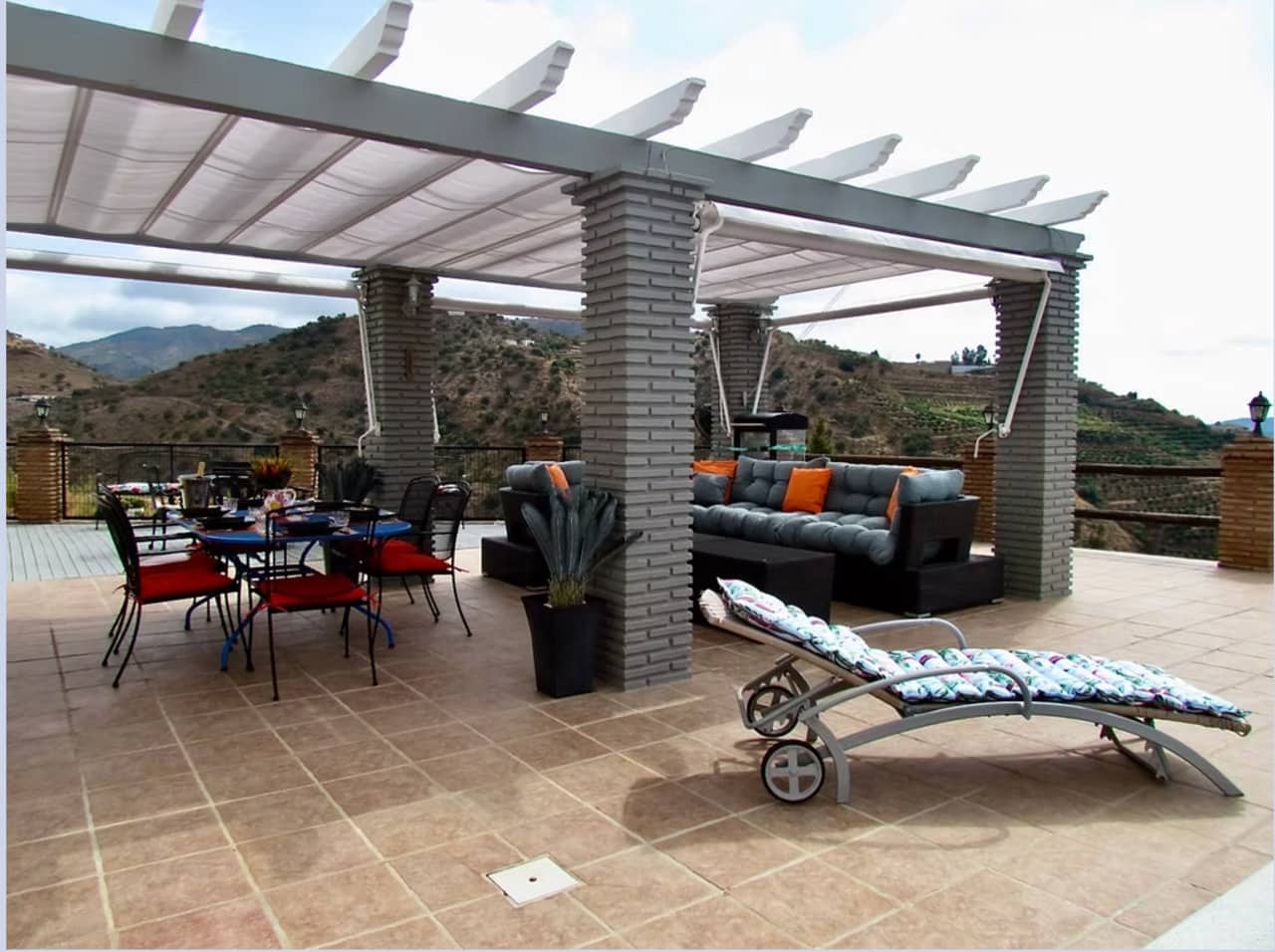4 Zimmer Villa zu verkaufen in Canillas de Aceituno mit Pool Garage - 899.000 € (Ref: 10026177)