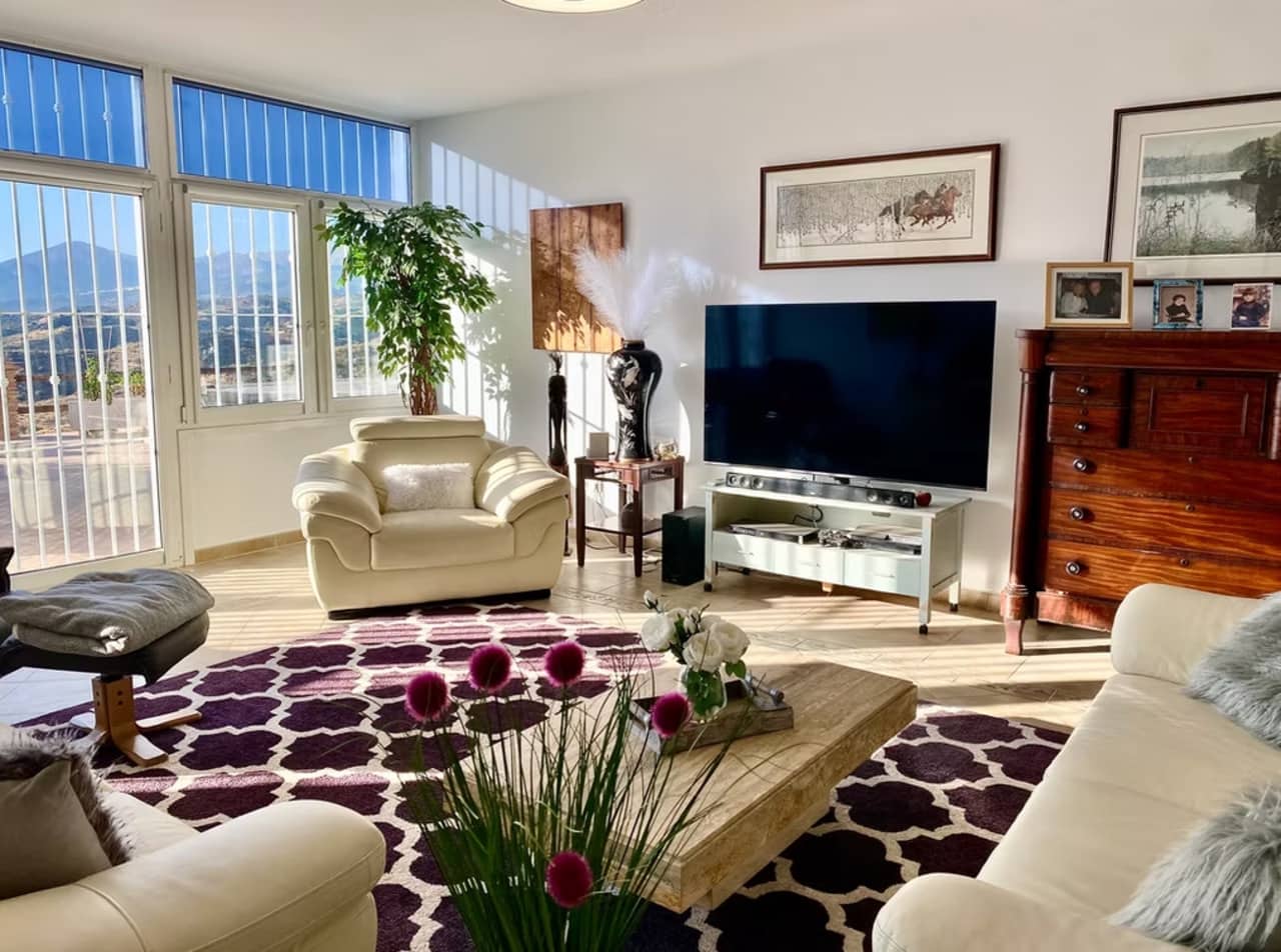 4 Zimmer Villa zu verkaufen in Canillas de Aceituno mit Pool Garage - 899.000 € (Ref: 10026177)