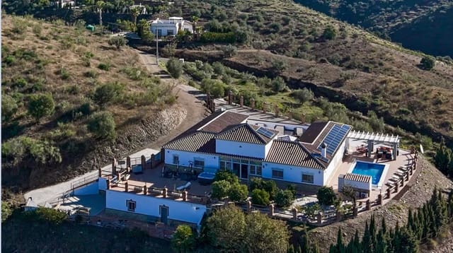 4 soveværelse Villa til salg i Canillas de Aceituno med swimmingpool garage - € 899.000 (Ref: 10026177)