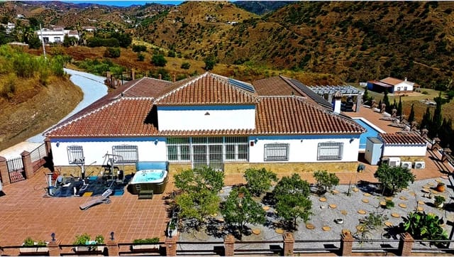 4 soveværelse Villa til salg i Canillas de Aceituno med swimmingpool garage - € 899.000 (Ref: 10026177)
