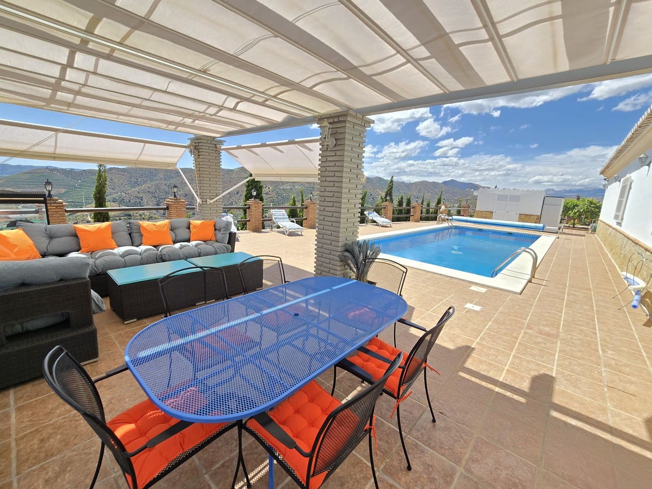 4 bedroom Villa for sale in Canillas de Aceituno with pool garage - € 899,000 (Ref: 10026177)