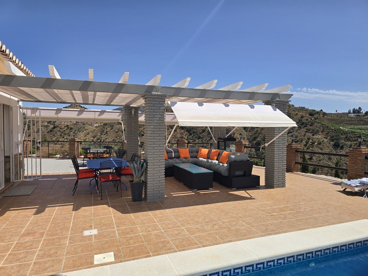 4 bedroom Villa for sale in Canillas de Aceituno with pool garage - € 899,000 (Ref: 10026177)