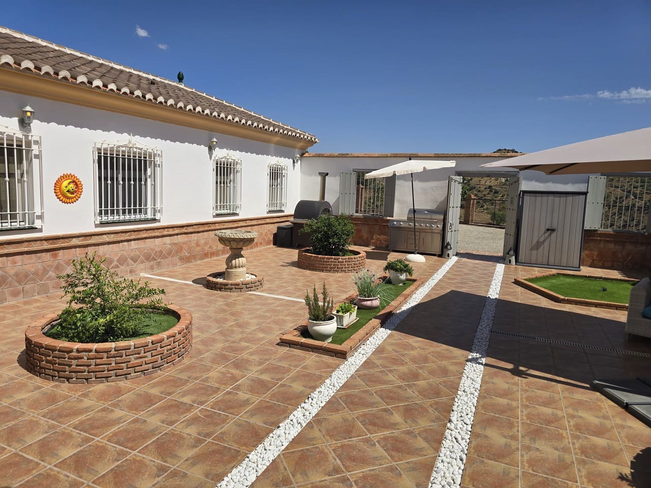 4 bedroom Villa for sale in Canillas de Aceituno with pool garage - € 899,000 (Ref: 10026177)