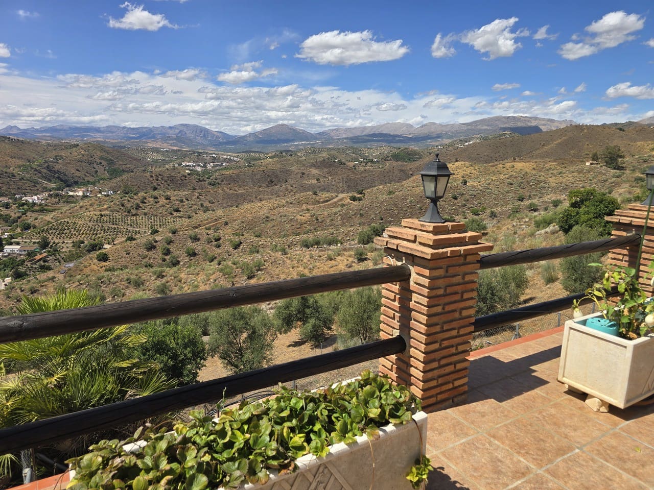 4 bedroom Villa for sale in Canillas de Aceituno with pool garage - € 899,000 (Ref: 10026177)