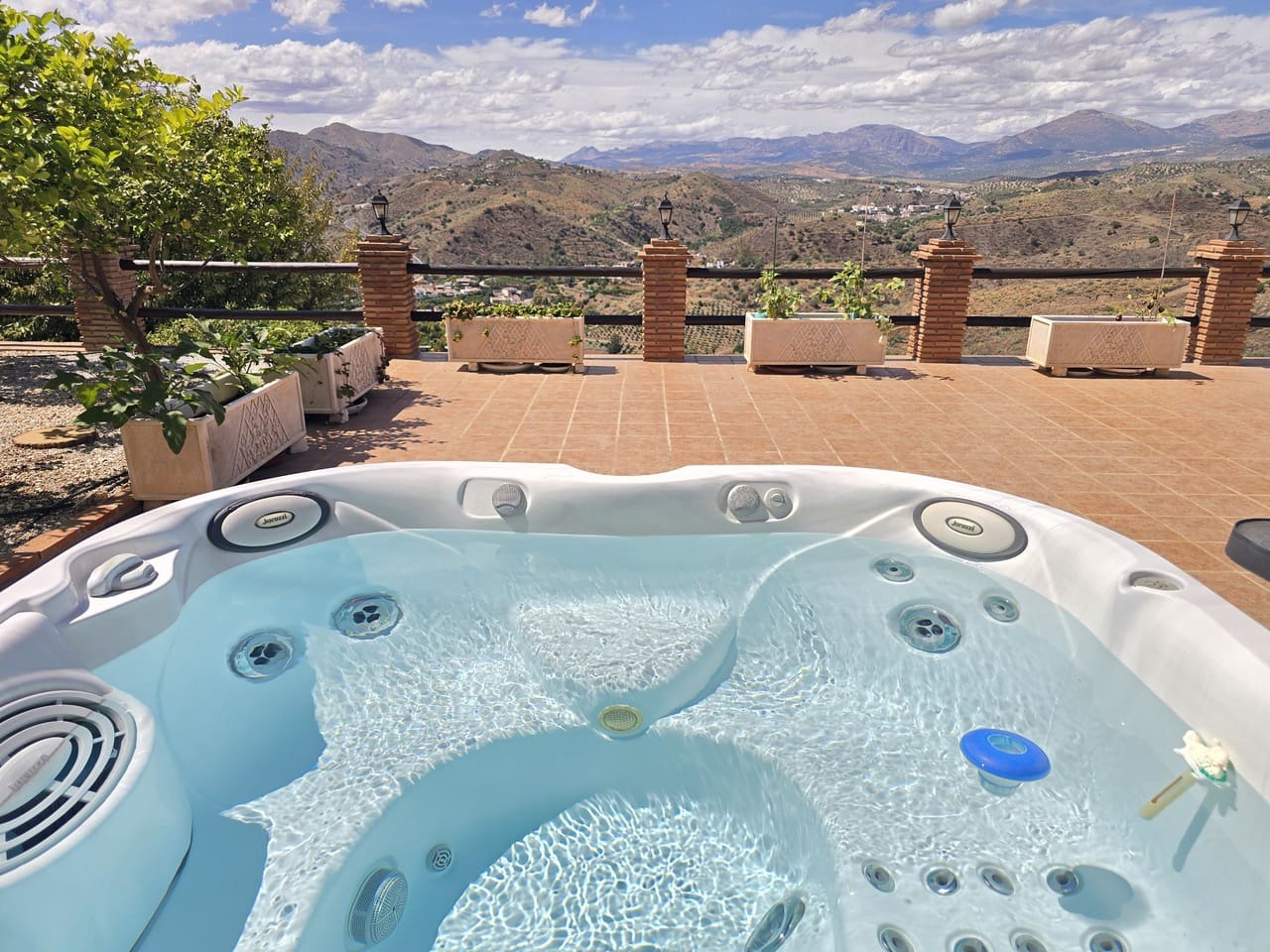 4 bedroom Villa for sale in Canillas de Aceituno with pool garage - € 899,000 (Ref: 10026177)