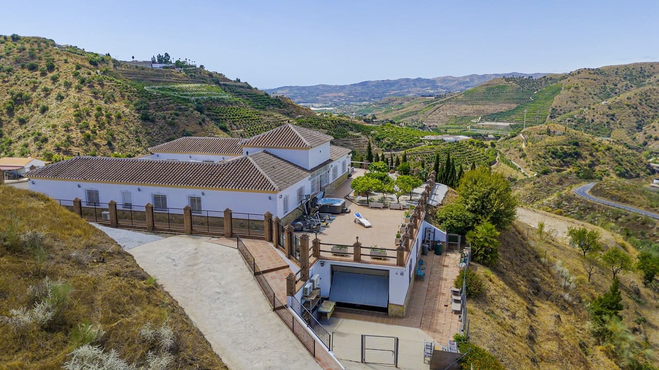 4 soveværelse Villa til salg i Canillas de Aceituno med swimmingpool garage - € 899.000 (Ref: 10026177)