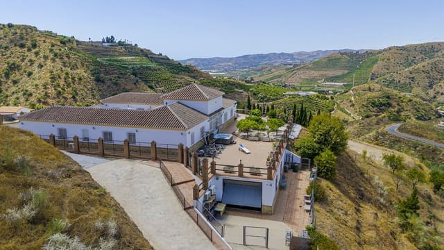 4 camera da letto Villa in vendita in Canillas de Aceituno con piscina garage - 899.000 € (Rif: 10026177)