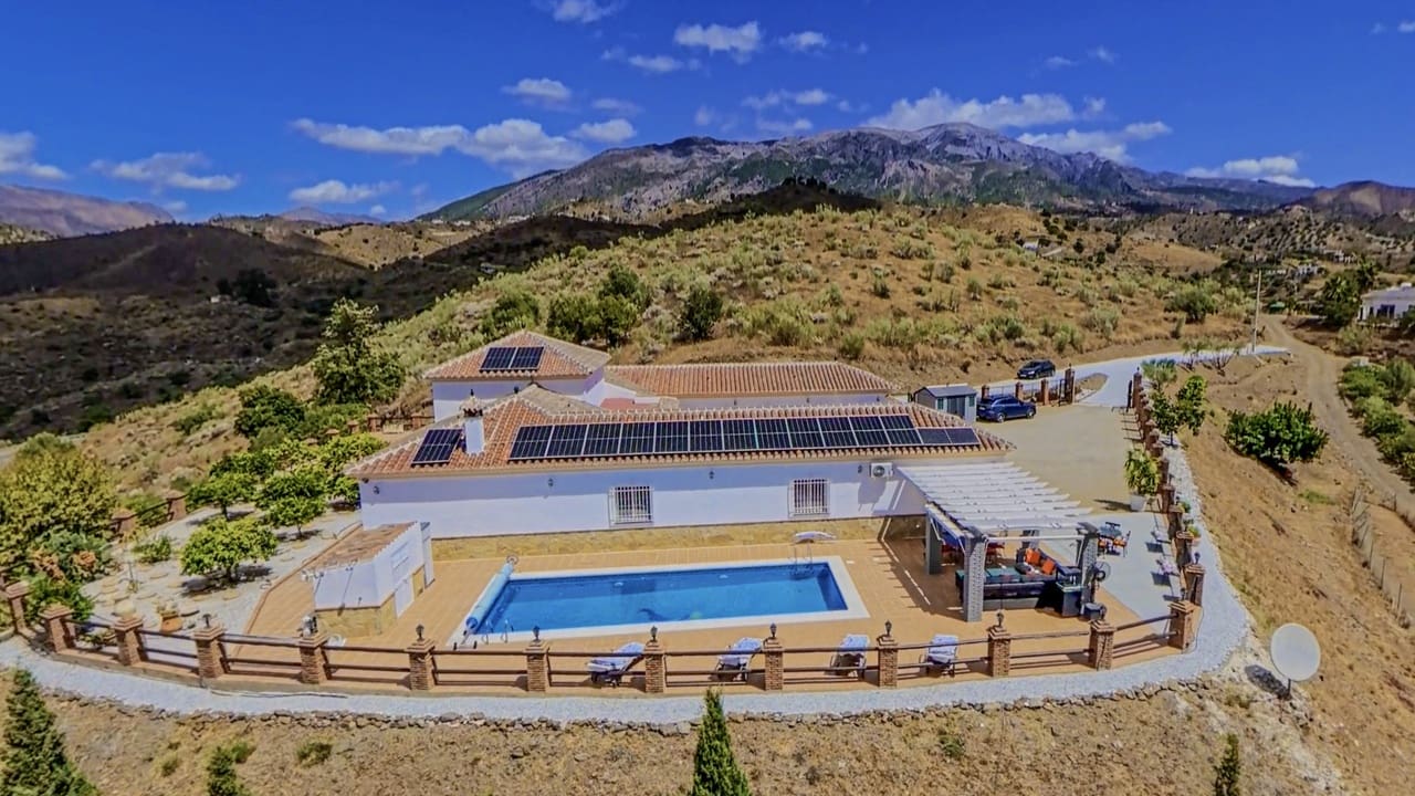 4 soveværelse Villa til salg i Canillas de Aceituno med swimmingpool garage - € 899.000 (Ref: 10026177)