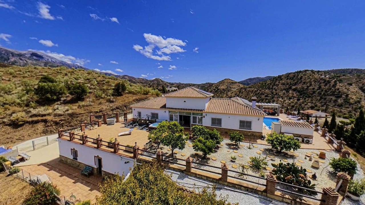 4 soveværelse Villa til salg i Canillas de Aceituno med swimmingpool garage - € 899.000 (Ref: 10026177)