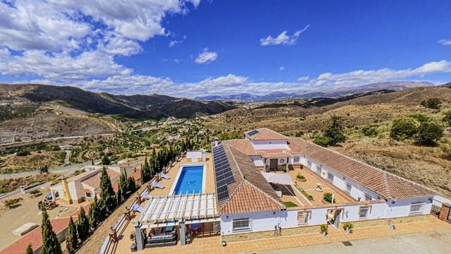 4 camera da letto Villa in vendita in Canillas de Aceituno con piscina garage - 899.000 € (Rif: 10026177)