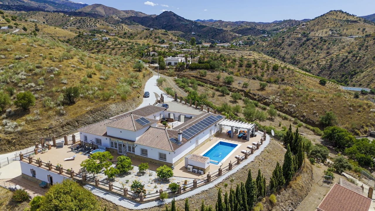 4 soveværelse Villa til salg i Canillas de Aceituno med swimmingpool garage - € 899.000 (Ref: 10026177)