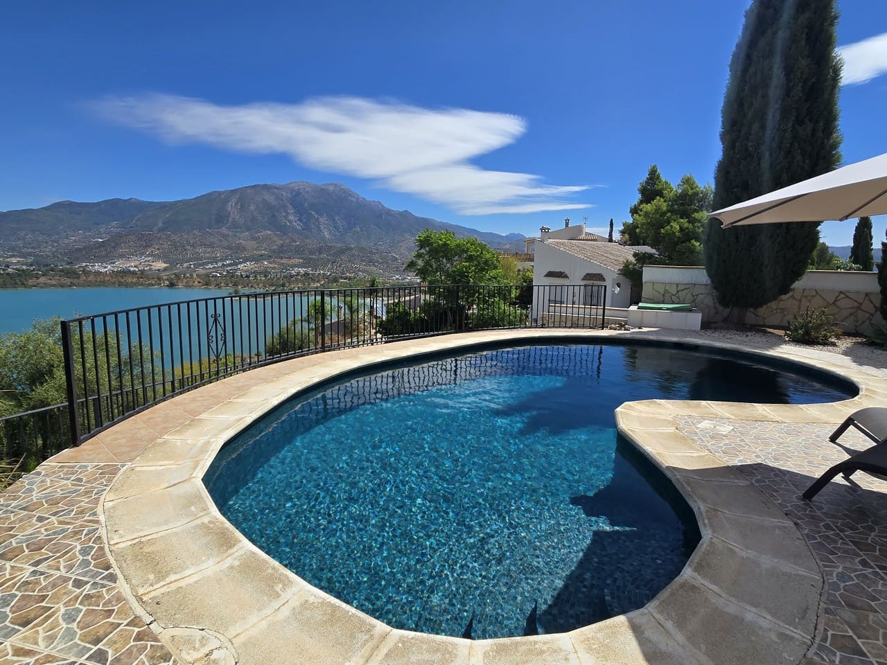3 Zimmer Villa zu verkaufen in Vinuela mit Garage - 449.000 € (Ref: 10038543)