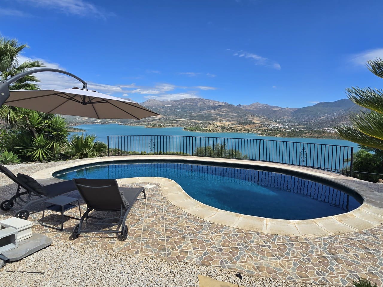 3 Zimmer Villa zu verkaufen in Vinuela mit Garage - 449.000 € (Ref: 10038543)
