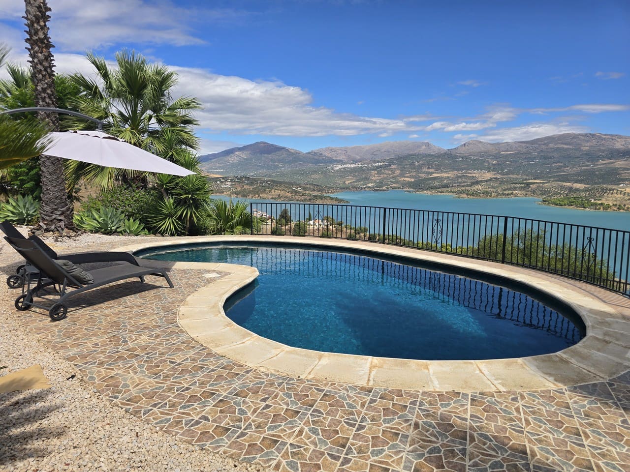 3 Zimmer Villa zu verkaufen in Vinuela mit Garage - 449.000 € (Ref: 10038543)