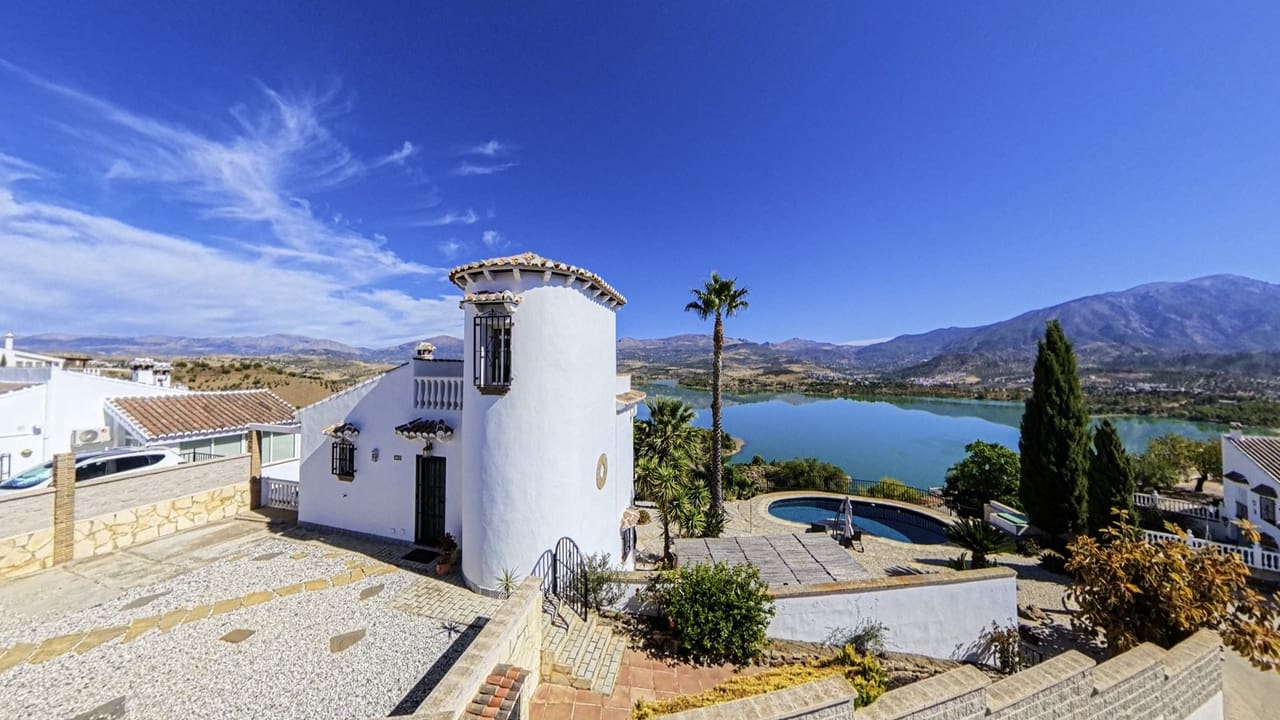 3 Zimmer Villa zu verkaufen in Vinuela mit Garage - 449.000 € (Ref: 10038543)