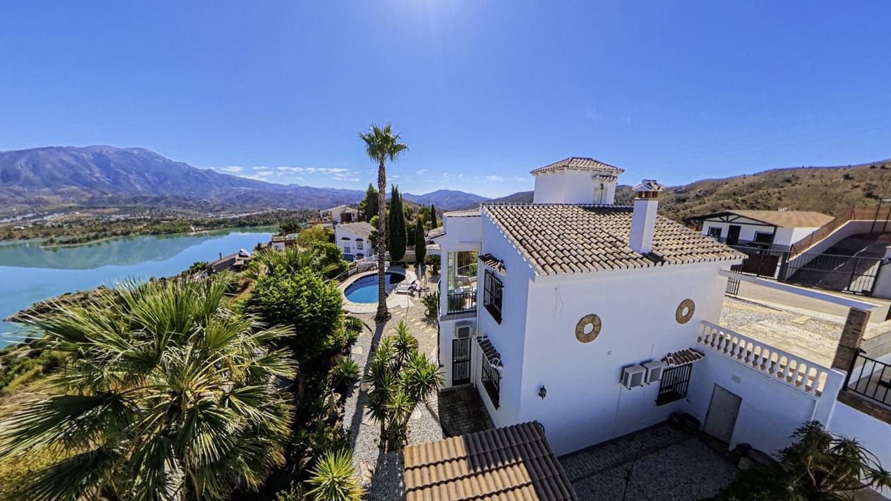 3 Zimmer Villa zu verkaufen in Vinuela mit Garage - 449.000 € (Ref: 10038543)