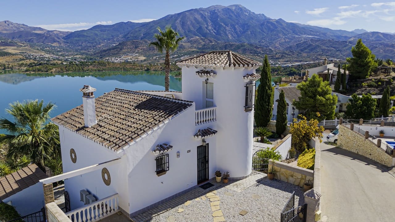 3 Zimmer Villa zu verkaufen in Vinuela mit Garage - 449.000 € (Ref: 10038543)