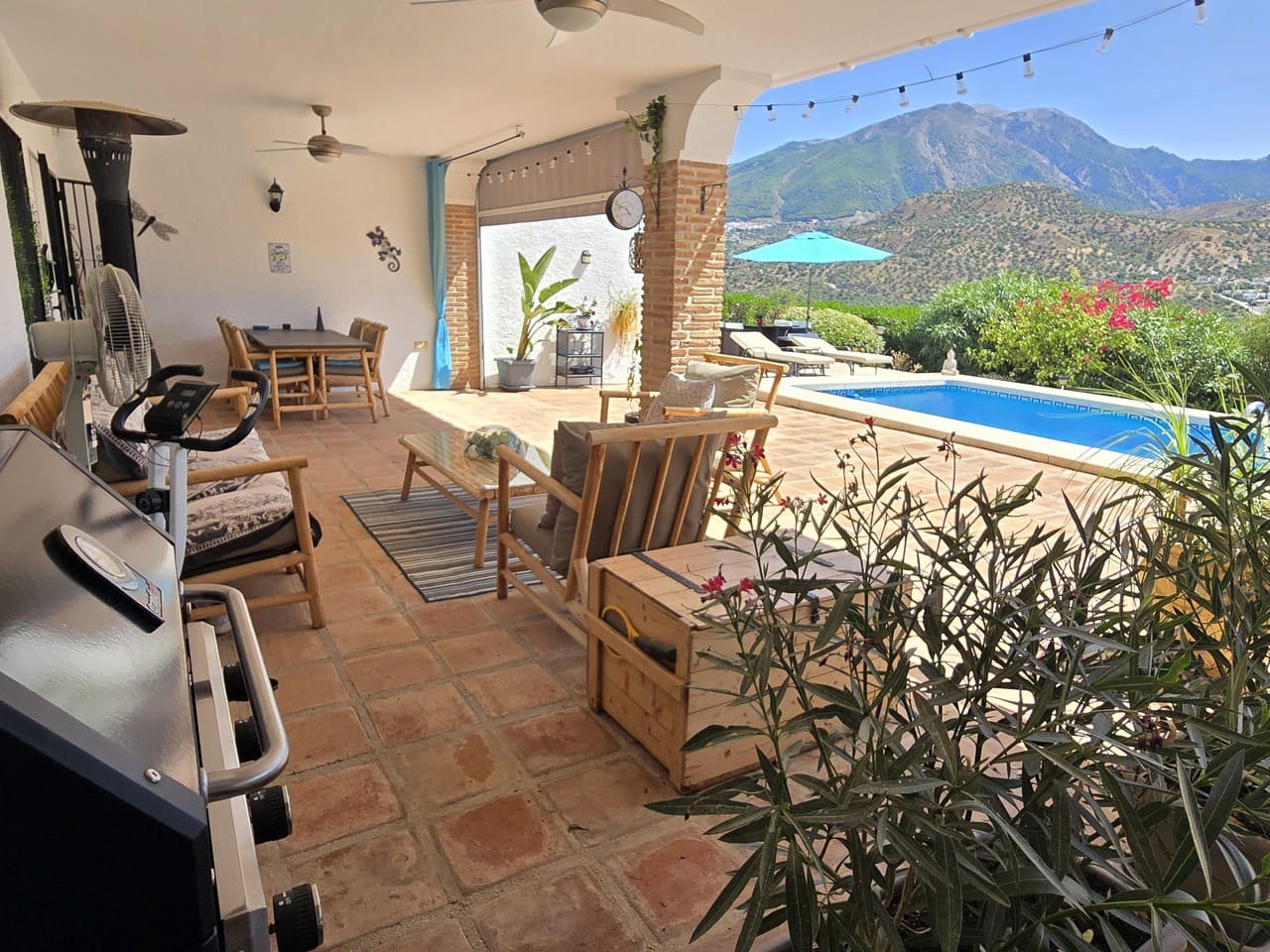 2 bedroom Villa for sale in Vinuela with pool garage - € 299,950 (Ref: 10038544)