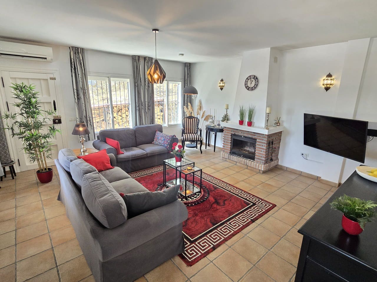 2 bedroom Villa for sale in Vinuela with pool garage - € 299,950 (Ref: 10038544)