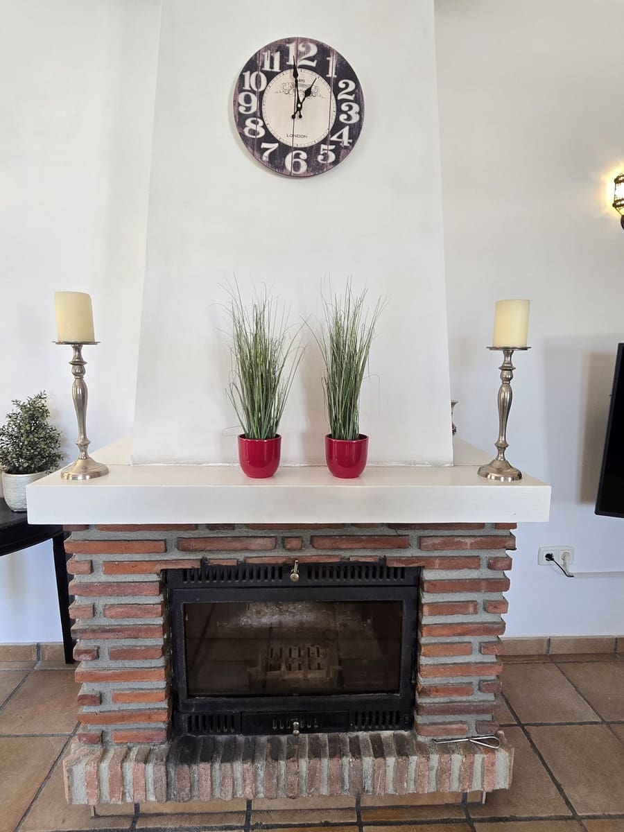 2 bedroom Villa for sale in Vinuela with pool garage - € 299,950 (Ref: 10038544)