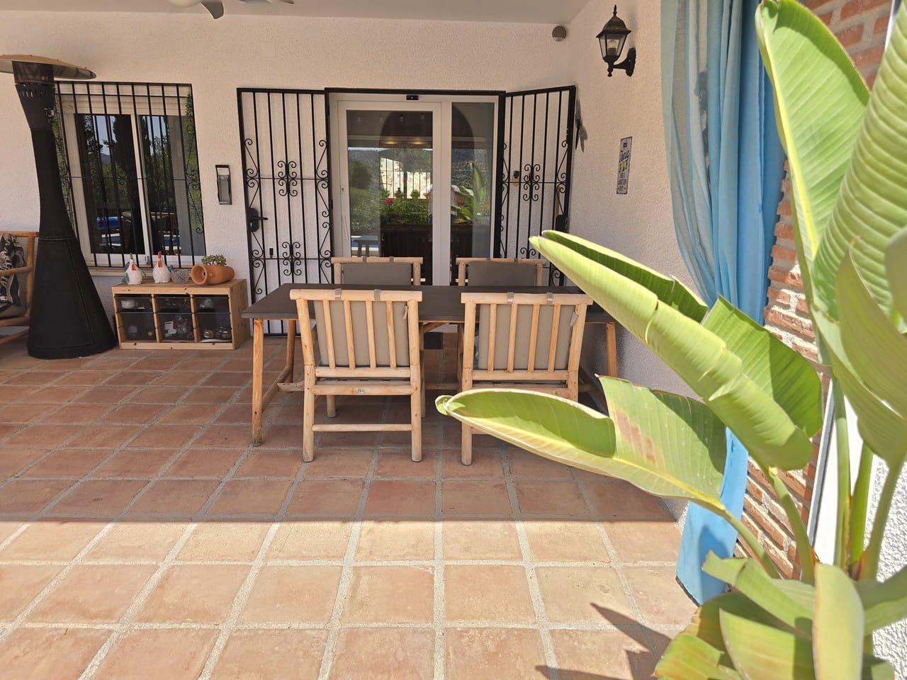 2 bedroom Villa for sale in Vinuela with pool garage - € 299,950 (Ref: 10038544)