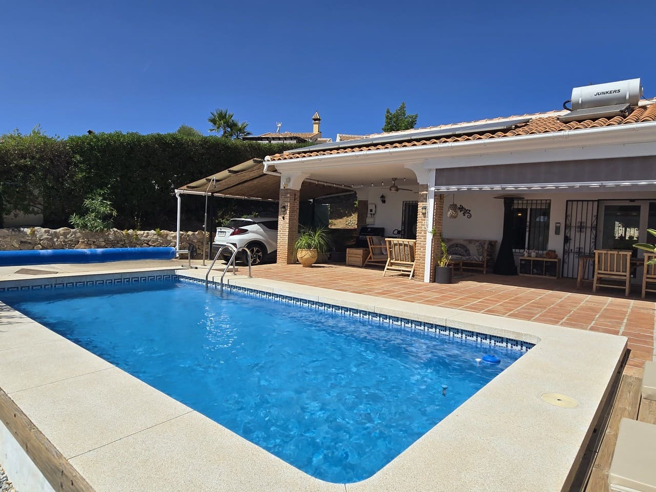 2 bedroom Villa for sale in Vinuela with pool garage - € 299,950 (Ref: 10038544)