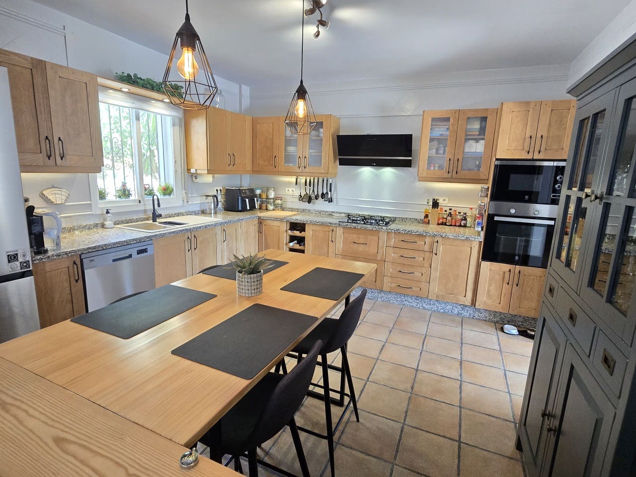 2 bedroom Villa for sale in Vinuela with pool garage - € 299,950 (Ref: 10038544)