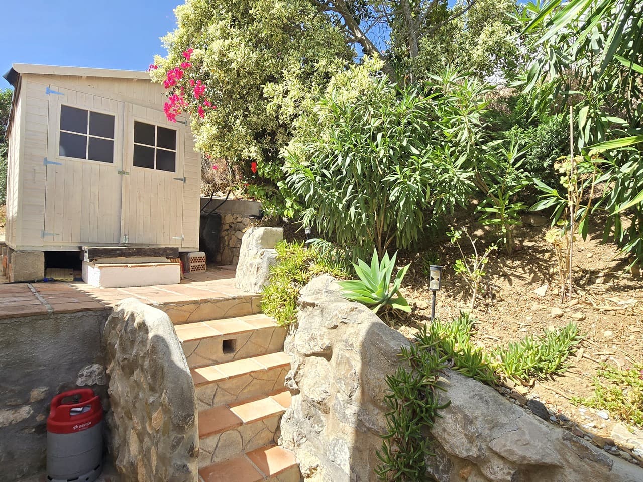2 bedroom Villa for sale in Vinuela with pool garage - € 299,950 (Ref: 10038544)
