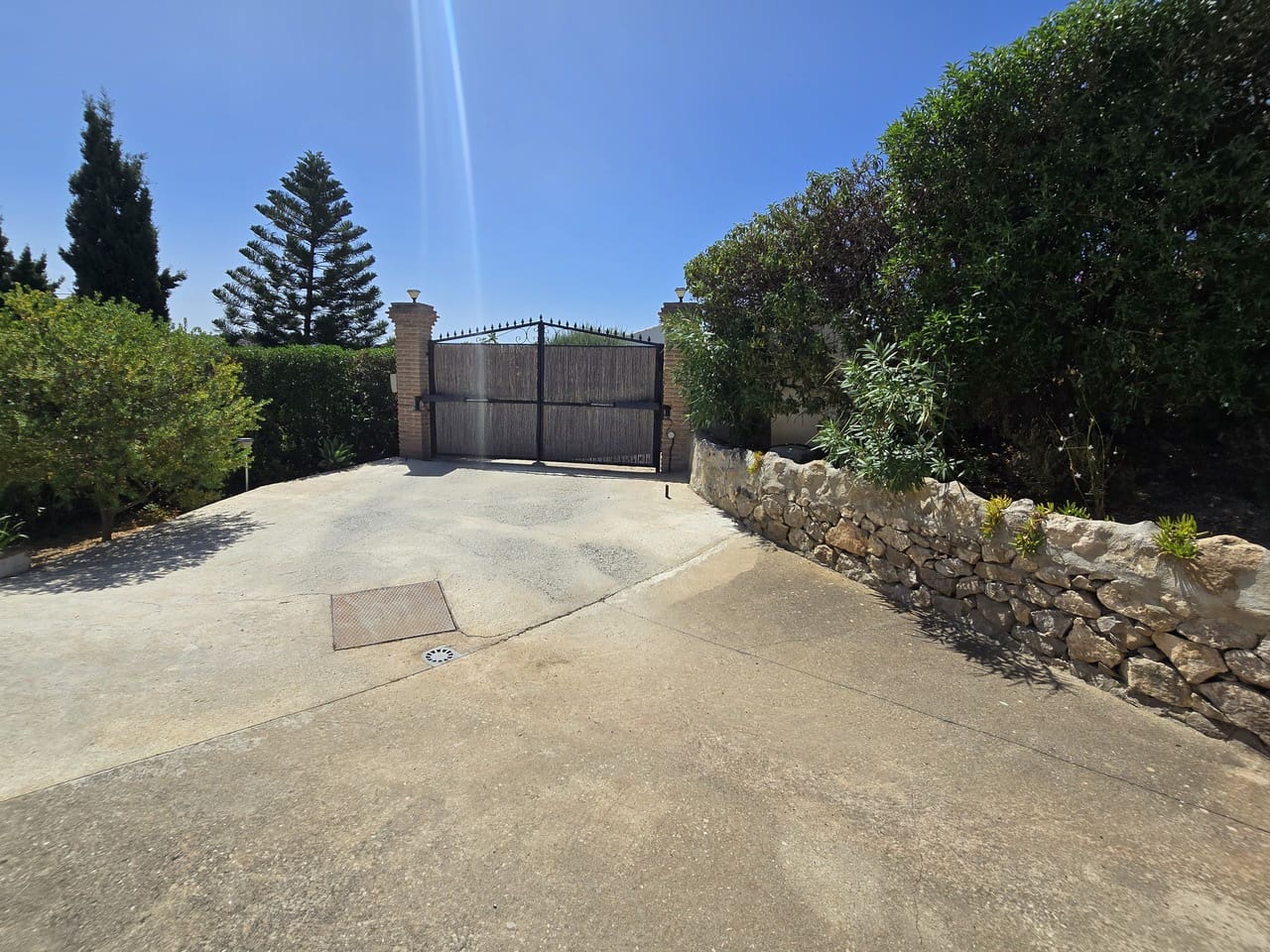 2 bedroom Villa for sale in Vinuela with pool garage - € 299,950 (Ref: 10038544)