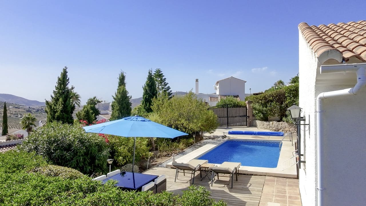 2 bedroom Villa for sale in Vinuela with pool garage - € 299,950 (Ref: 10038544)