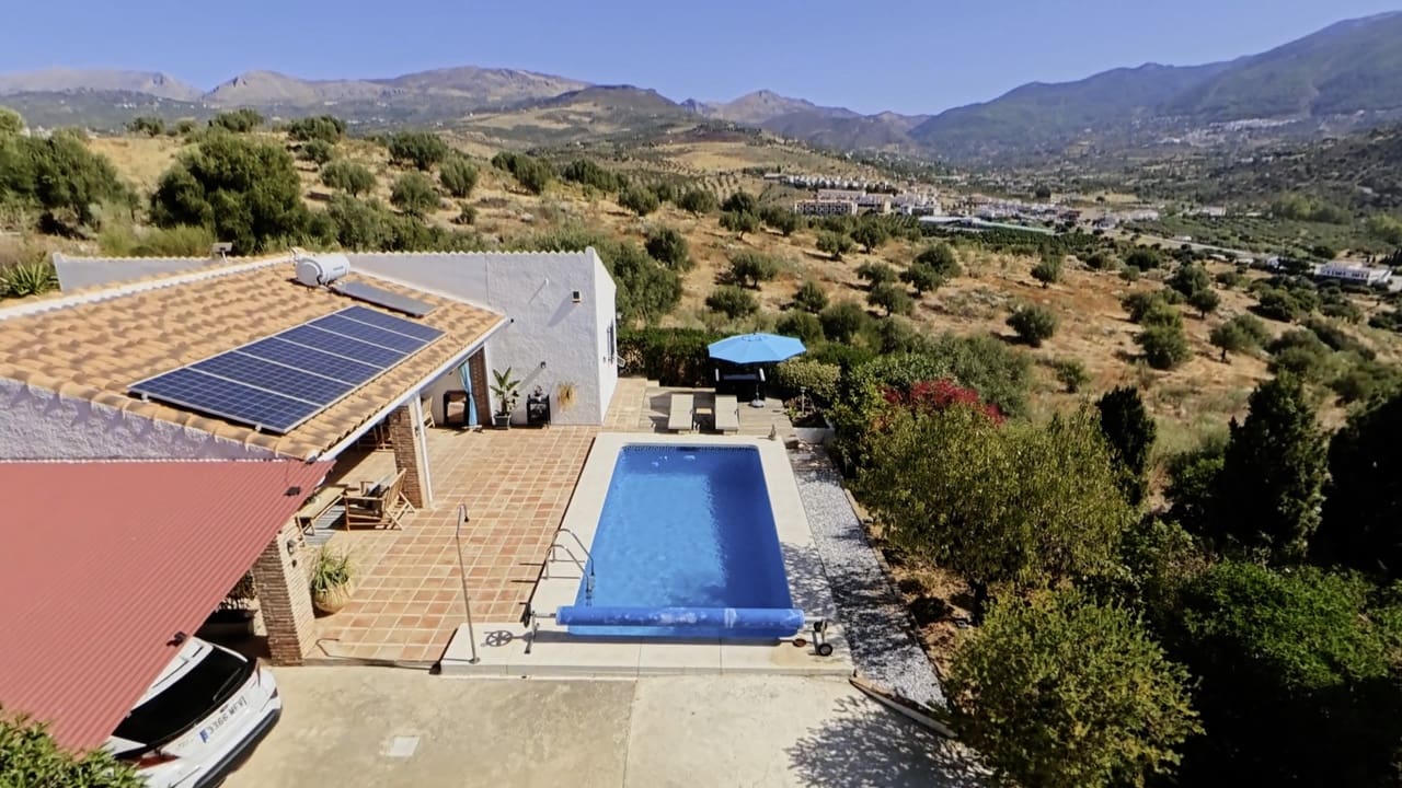 2 bedroom Villa for sale in Vinuela with pool garage - € 299,950 (Ref: 10038544)