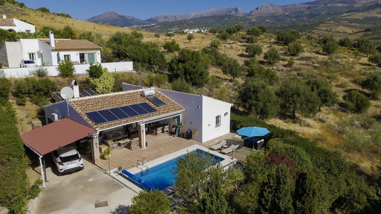 2 bedroom Villa for sale in Vinuela with pool garage - € 299,950 (Ref: 10038544)