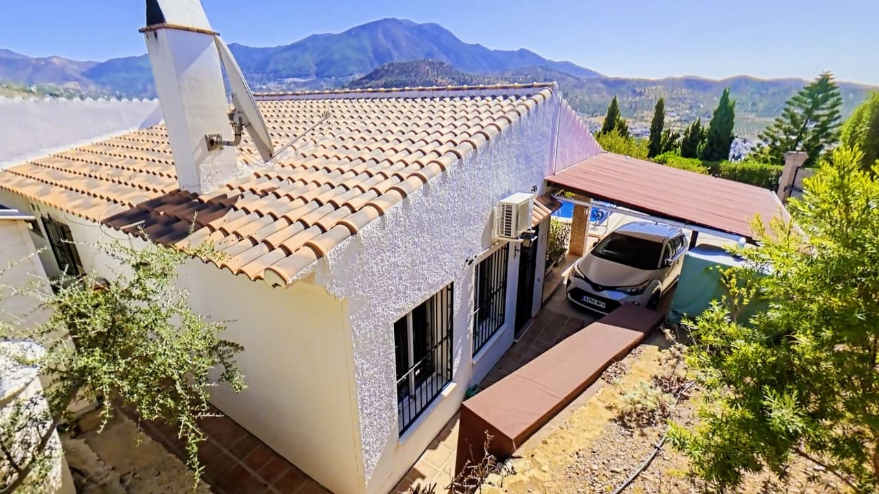 2 bedroom Villa for sale in Vinuela with pool garage - € 299,950 (Ref: 10038544)