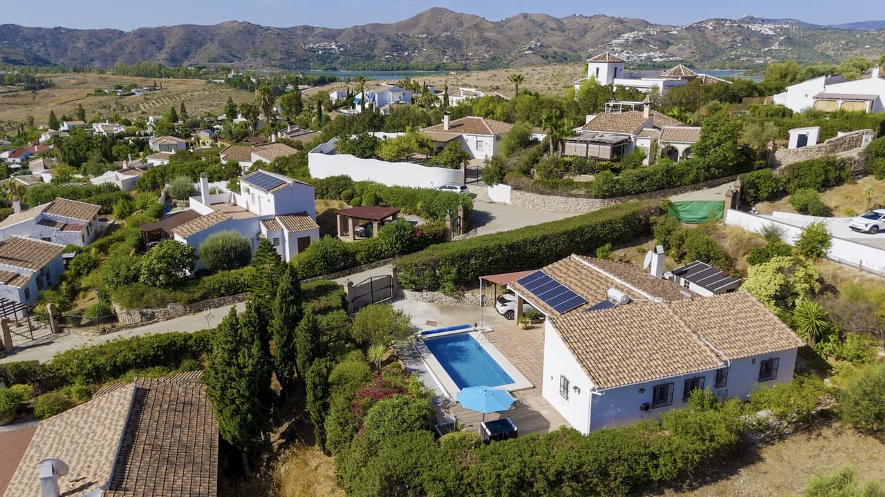 2 bedroom Villa for sale in Vinuela with pool garage - € 299,950 (Ref: 10038544)