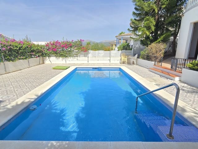 Chalet de 3 habitaciones en Puente de Don Manuel, Alcaucín en venta con piscina garaje - 335.000 € (Ref: 10057650)