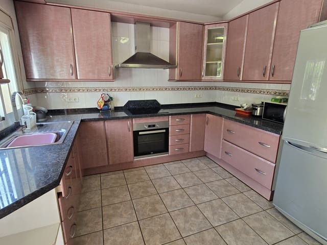 Chalet de 3 habitaciones en Puente de Don Manuel, Alcaucín en venta con piscina garaje - 335.000 € (Ref: 10057650)