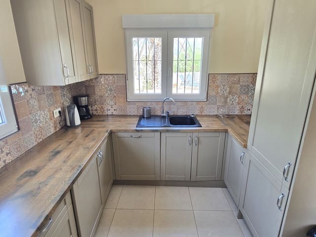 5 quarto Moradia para venda em Viñuela com piscina garagem - 339 000 € (Ref: 10065412)