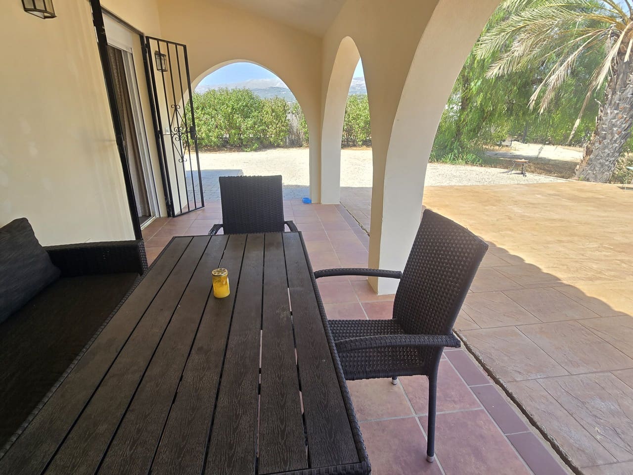 5 quarto Moradia para venda em Vinuela com piscina garagem - 339 000 € (Ref: 10065412)