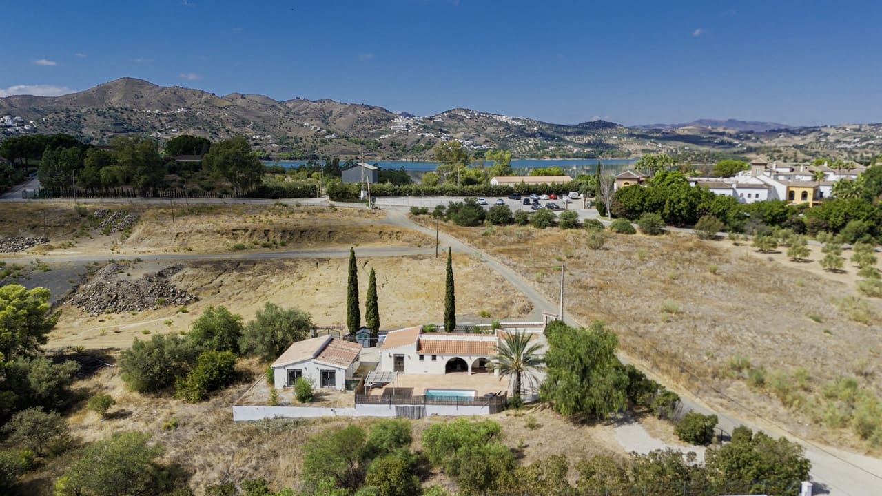 5 bedroom Villa for sale in Vinuela with pool garage - € 339,000 (Ref: 10065412)
