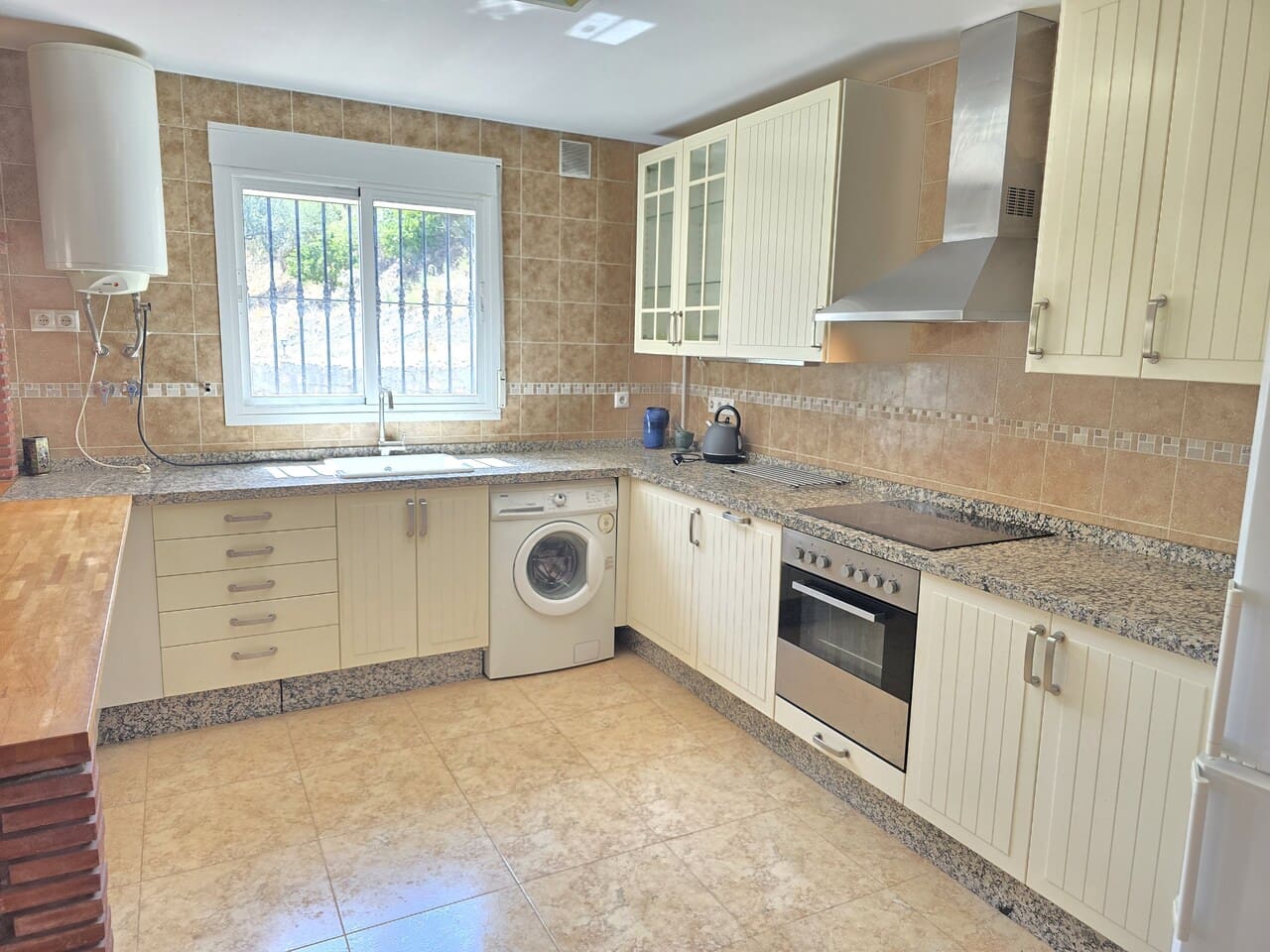 3 soverom Villa til salgs i Alcaucin med garasje - € 339 000 (Ref: 10073376)